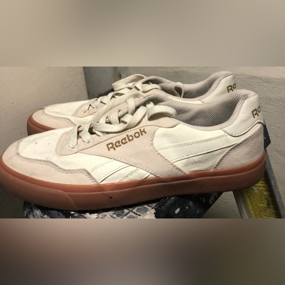 White/Crème & Gold lettering Reeboks, men’s size 10 - Picture 4 of 8